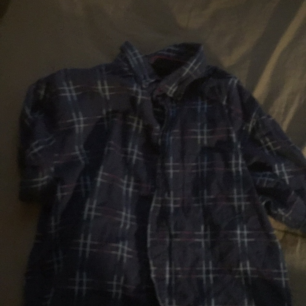 3 Button down shirt - Picture 4 of 7